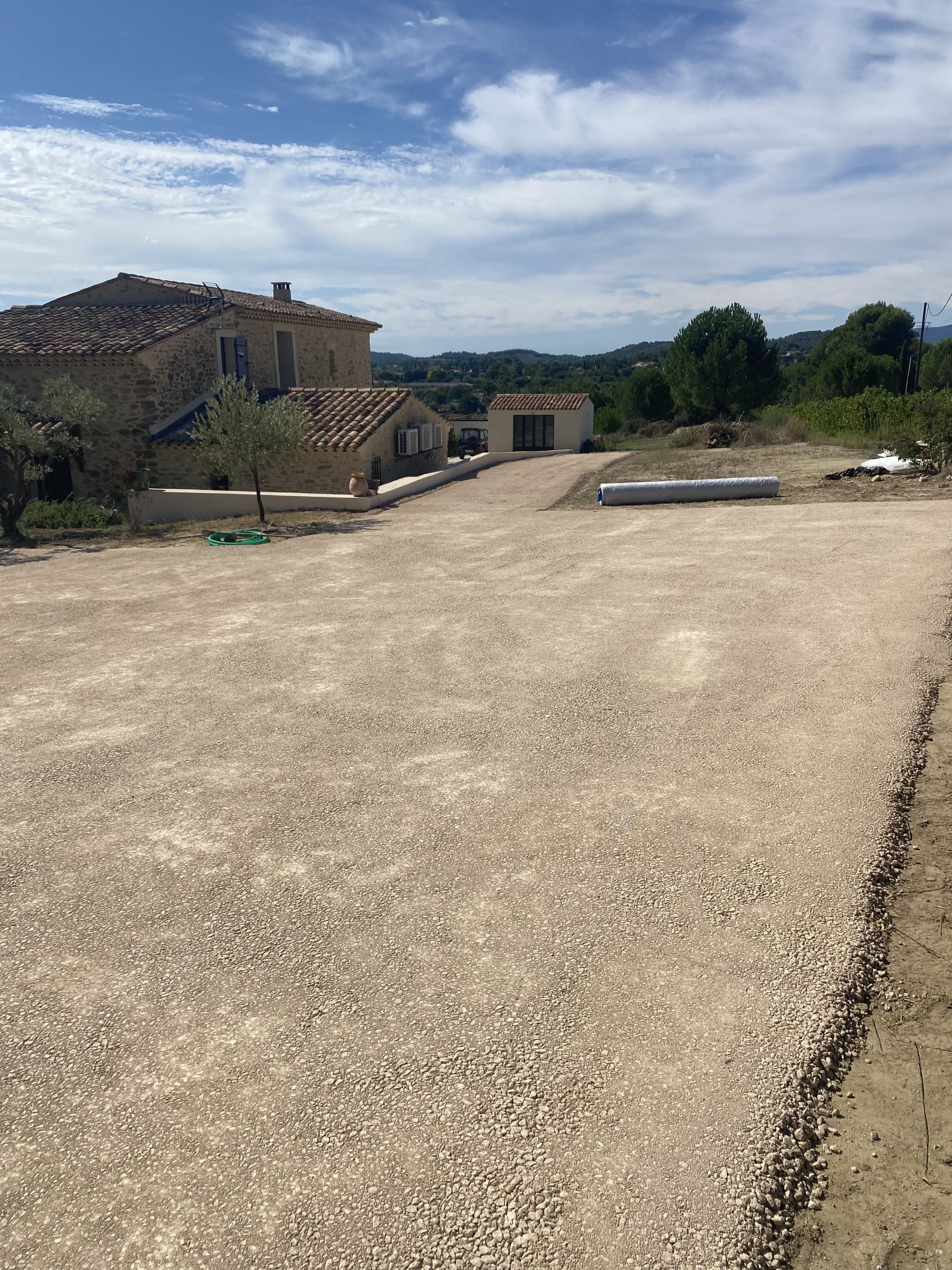 Entrée parking Tour d'Aigues
